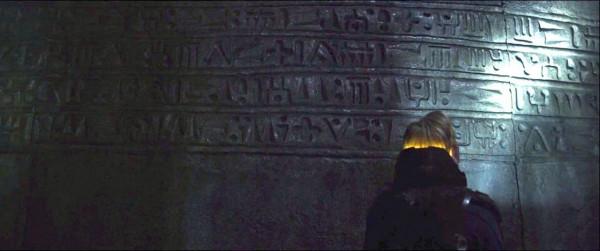 異形被高階外星種族奉為神，《普羅米修斯》完整版迷題解答