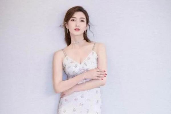 江疏影:一看就是御姐型的,尤其是第七張滿滿的征服欲 江疏影:一看就是御姐型的,尤其是第七張滿滿的征服欲