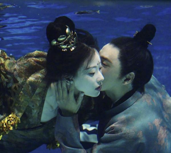 倪妮：張藝謀對我有恩，前途盡毀我也要跟他走，今苦盡甘來