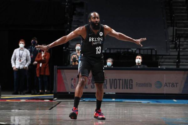 美國楊毅談籃網雙星：願意給歐文更多錢，用交易刺激哈登