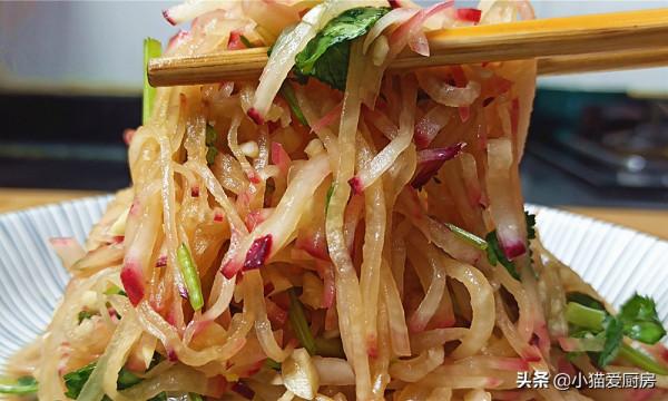涼拌蘿蔔絲，很多人第一步就做錯了，教你正確做法，清脆爽口好吃