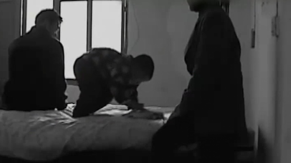 有人長六根手指，有人長兩顆腦袋，但你聽過人的頭上可以長貝殼嗎