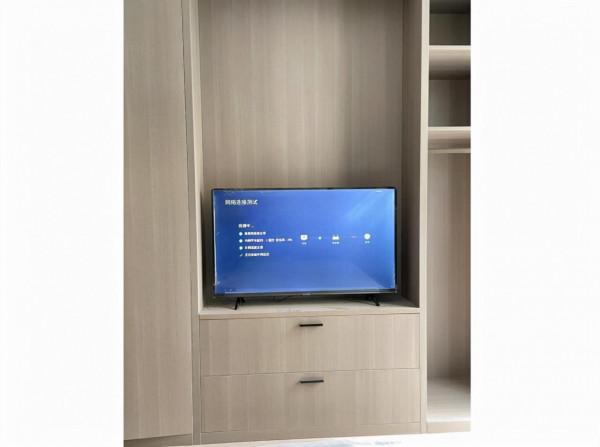 小臥室配電視的時機來了，43英寸4K電視僅1199元