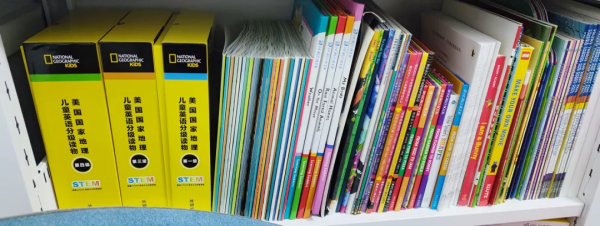 把書櫃分類,我這個當媽的可太能折騰了 把書櫃分類,我這個當媽的可太能折騰了