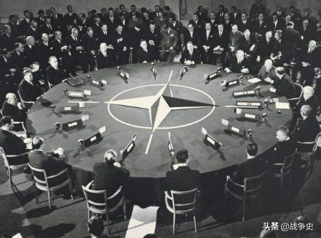 華約組織其實是紙糊的？讓西方恐懼無比的軍事怪獸最初不過是空殼