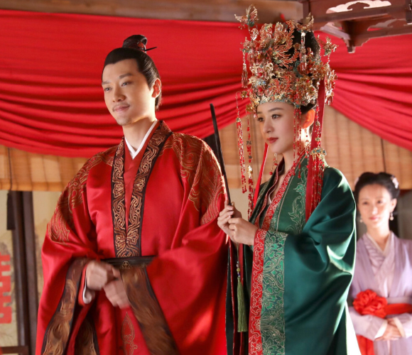 《星漢燦爛》破2億，網傳吳磊趙露思確定三搭，真成“小知否”？