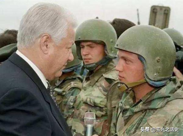 襲擊外國人、毆打警察,俄羅斯“納粹”為什麼無法無天? 襲擊外國人、毆打警察,俄羅斯“納粹”為什麼無法無天?