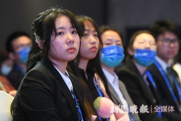 2021世界頂尖科學家論壇丨那個想幫媽媽看病的女孩,想向科學家提個問題 2021世界頂尖科學家論壇丨那個想幫媽媽看病的女孩,想向科學家提個問題