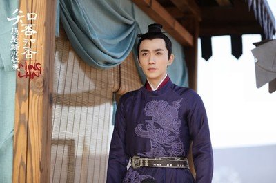 紫衣別瞎穿,這6位的紫衣高貴典雅,冷酷有氣度,個個翩翩佳公子 紫衣別瞎穿,這6位的紫衣高貴典雅,冷酷有氣度,個個翩翩佳公子