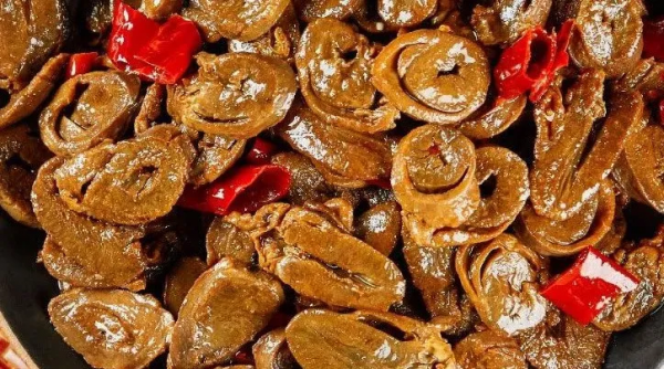 又香又辣的鴨心，充滿嚼勁，越吃越香，一個接一個，根本停不下來