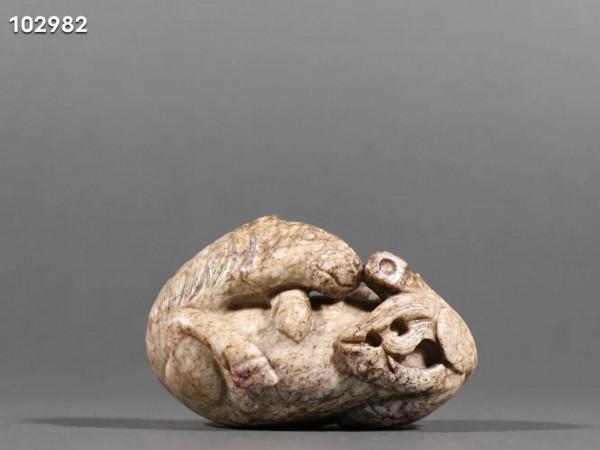 明代 火燒玉馬擺件規格：高5cm 寬8cm 重204g沁色迷人，玉質細膩，