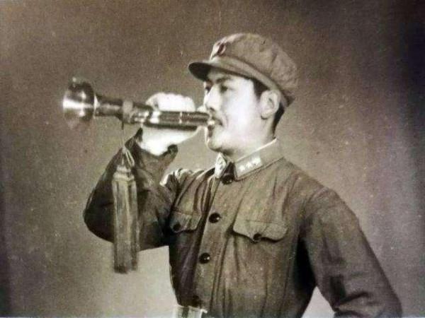 志願軍司號員當起了指揮，號聲嚇退英國王牌軍，毛澤東：咋做到的