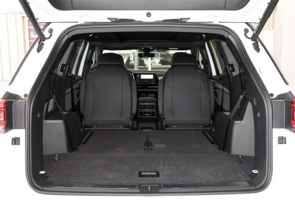 一汽大眾攬境六座大型SUV，動力儲備非常強勁，隨叫隨到