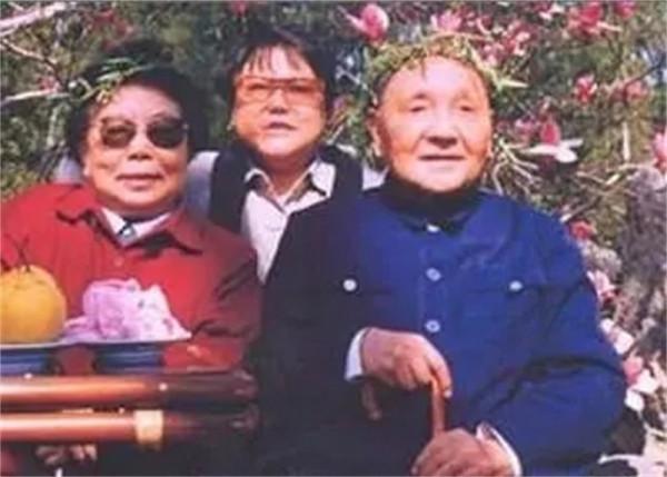 鄧小平與繼母夏伯根：相差僅5歲，相守半世紀，母子情深感動世人