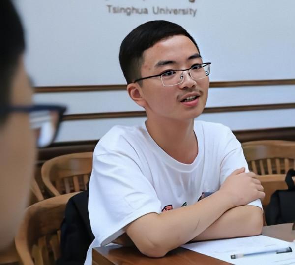 13歲神童645分考入清華,開學清華校長點名表揚,特別之處在哪? 13歲神童645分考入清華,開學清華校長點名表揚,特別之處在哪?