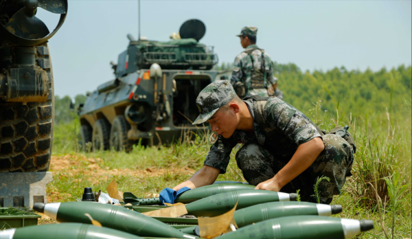 一分鐘落下10發炮彈：中國迫榴炮能打步兵能打坦克，曾踢館俄軍