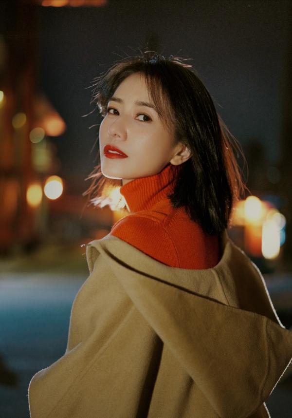 高圓圓的顏值真抗打,橘色口紅太溫柔了,樸素的衣服穿得優雅 高圓圓的顏值真抗打,橘色口紅太溫柔了,樸素的衣服穿得優雅