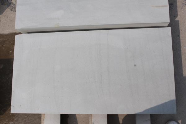 青石作為砂岩的一員，有哪些特點？