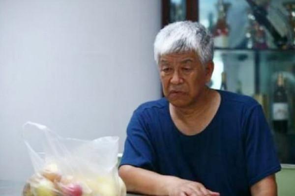 張洪傑帶癱瘓妻子拍戲,被兒女吸血,曾坦言:身後十幾匹“狼” 張洪傑帶癱瘓妻子拍戲,被兒女吸血,曾坦言:身後十幾匹“狼”