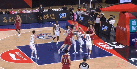 王哲林準三雙富蘭克林39+14,浙江2人被罰下不敵上海送對手8連勝 王哲林準三雙富蘭克林39+14,浙江2人被罰下不敵上海送對手8連勝