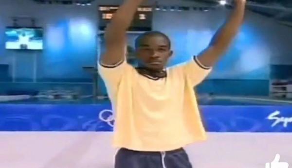 這個差點淹死的奧運游泳選手,拿了倒數第一,卻成為人們心中的英雄 這個差點淹死的奧運游泳選手,拿了倒數第一,卻成為人們心中的英雄