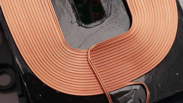 可同時連4臺終端裝置,一鍵切換,雷柏多模式無線滑鼠MT750W拆解 可同時連4臺終端裝置,一鍵切換,雷柏多模式無線滑鼠MT750W拆解