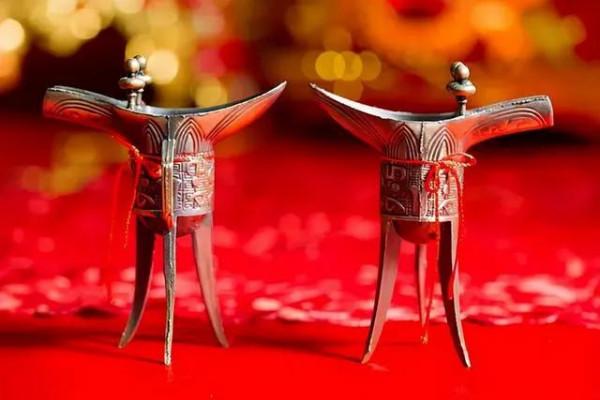 中國的酒文化&quot;世上無酒不成宴&quot;，與現代餐桌禮儀