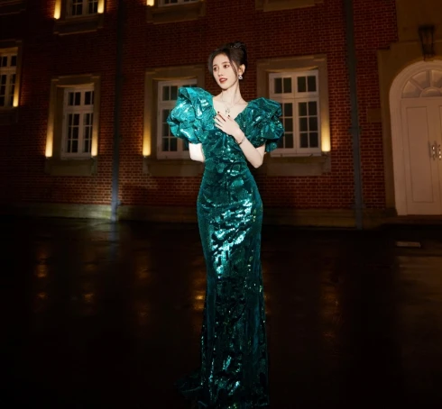 明星造型“尷尬史”:有人像荷包蛋,有人醜似女巫,有人老10歲 明星造型“尷尬史”:有人像荷包蛋,有人醜似女巫,有人老10歲