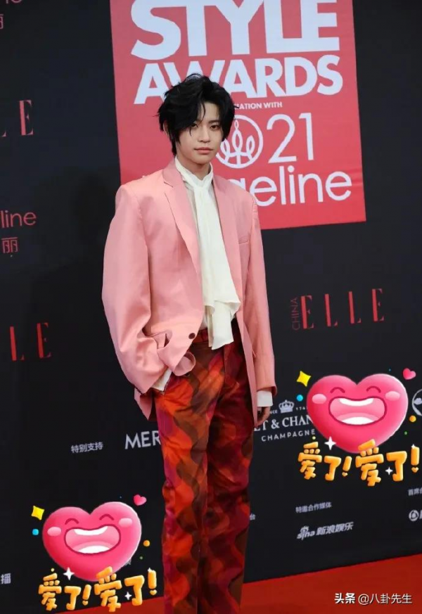 ELLE盛典：關曉彤精修前後差別大，唐嫣髮型糟糕，秦海璐大秀身材