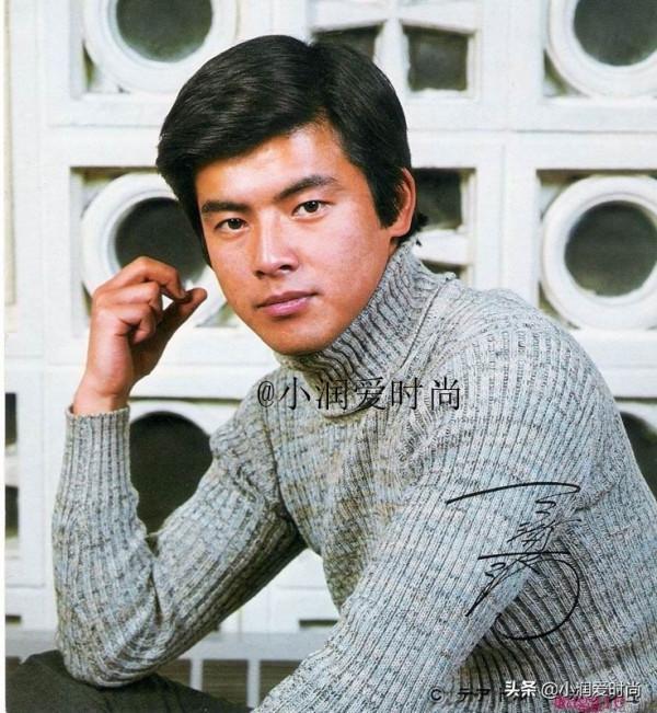 三浦友和冬天有多時髦？夾克+毛衣、羽絨服疊穿西裝，照他穿儒雅