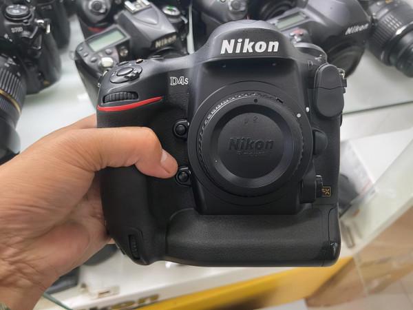 逛瀋陽二手相機店:尼康沒人要,大炮被放棄,寶麗萊卻有很多人找 逛瀋陽二手相機店:尼康沒人要,大炮被放棄,寶麗萊卻有很多人找