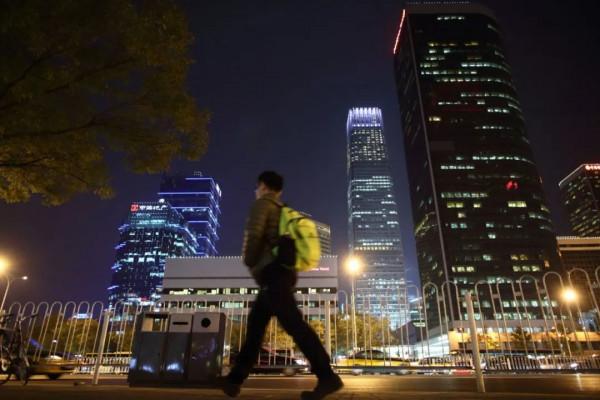 券商“日賺3億”背後：你給客戶遛狗 我替客戶考研