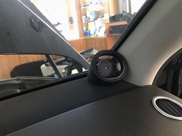 賓士GLK300音響改裝勁浪兩分頻,發燒改裝提升聽音快感 賓士GLK300音響改裝勁浪兩分頻,發燒改裝提升聽音快感