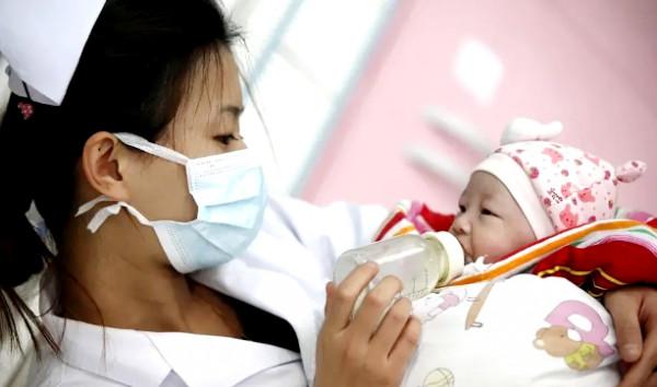 6個新生兒餵養問題：啥時候喂、怎麼喂、如何看是否吃飽？別喂錯