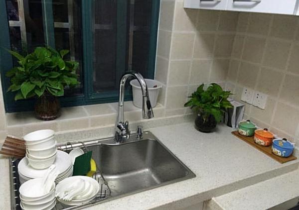 表姐407萬買深圳46平房，吃飯在廁所門口，客廳巴掌大，活得憋屈