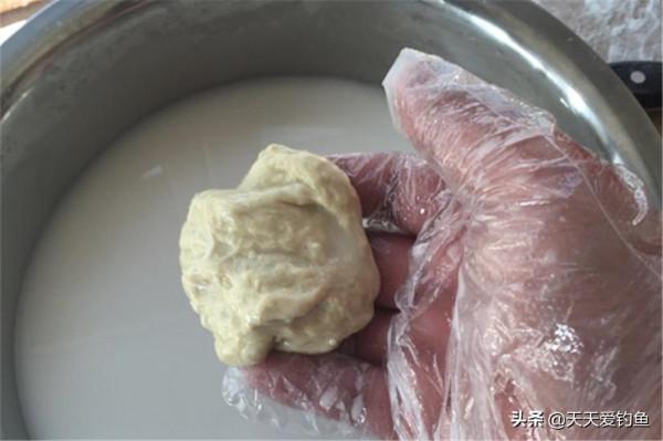 冬釣鯽魚，並非是活餌的&OpenCurlyDoubleQuote;天下&rdquo;，這2種自制餌料效果就不錯