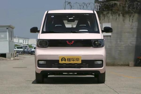 五菱宏光MINIEV：造型小巧，續航里程120km，適合女生代步
