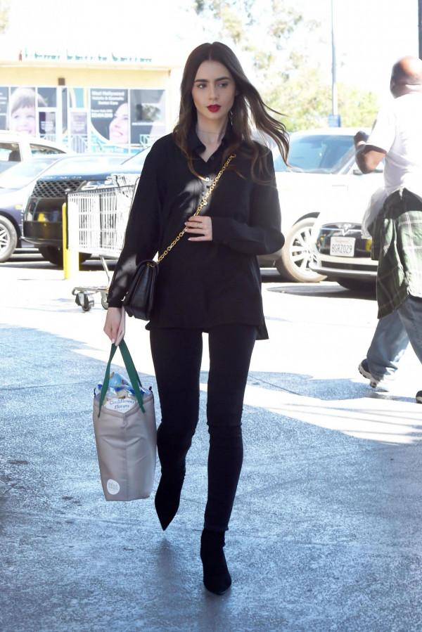 明星穿什麼——白雪公主顏值擔當莉莉柯林斯 明星穿什麼——白雪公主顏值擔當莉莉柯林斯