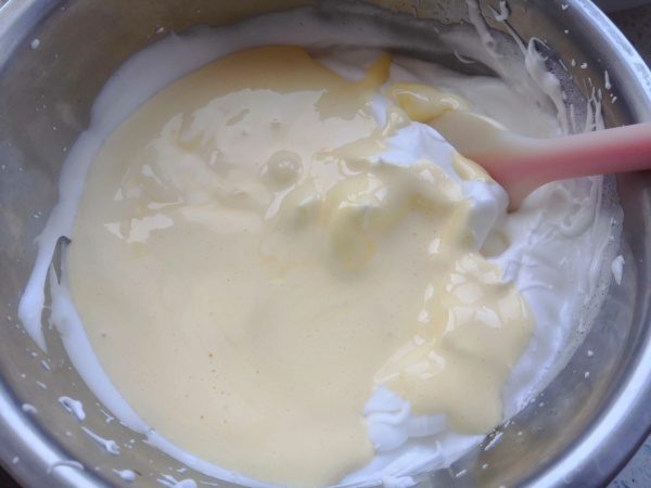 普通麵粉加入玉米麵也能做蛋糕，家庭製作怎麼省事兒怎麼來