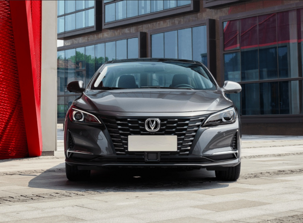 長安汽車2022款藍鯨版銳程CC試駕體驗，動力及外觀設計都有所提升