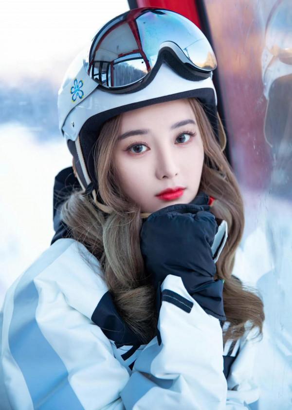 黃子韜徐藝洋兩人佔據五條熱搜，戀情曝光？