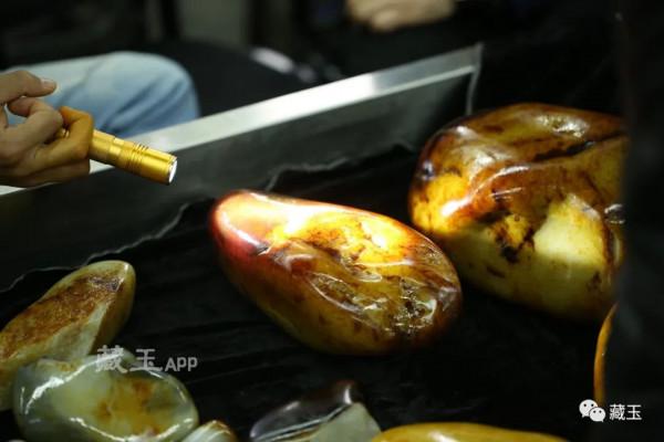 突發：今年和田挖出的最大籽料，以近千萬成交