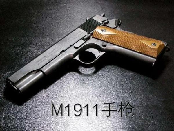 輕武器欣賞，一把把精緻的手槍，都是精美的藝術品