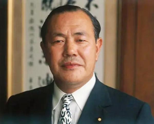 小平訪日：外相登機迎接，天皇間接道歉，日本驚呼“矮個子巨人”