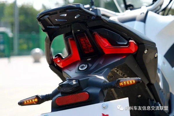 濤哥‘暴力’試駕：隆鑫VOGE無極500DS摩托駕馭感受