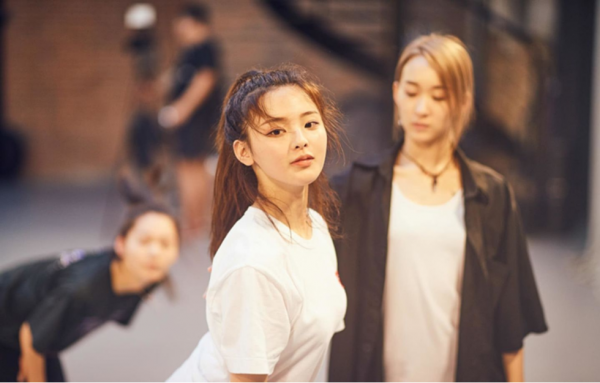 楊超越：從流水線打工人到走紅，讓多少二代們不服氣但又無可奈何