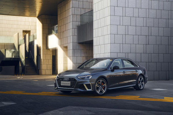 10月豪華車走低，34C齊跌30%多，網友：優惠收了，誰都不傻