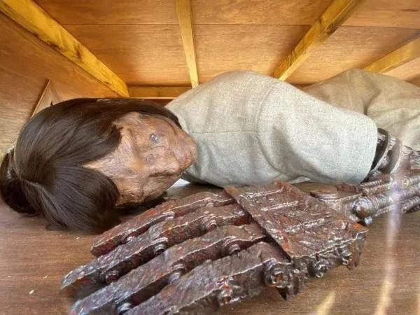 “永恆即現在”:Art d'égypte在4500歲的金字塔旁上演的藝術 “永恆即現在”:Art d'égypte在4500歲的金字塔旁上演的藝術