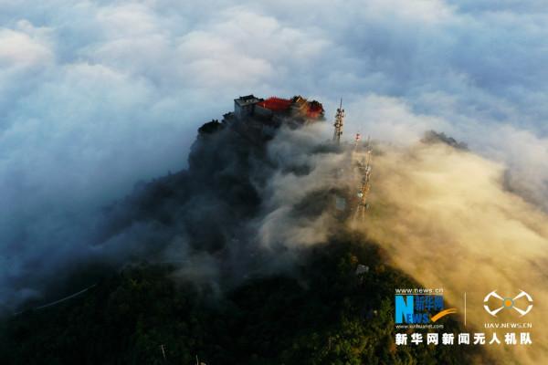 雲山霧海雞峰山 雲山霧海雞峰山