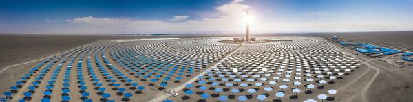 1.2萬面鏡子，兩萬噸熔鹽，中國在荒漠建的亞洲最大熔鹽式發電站